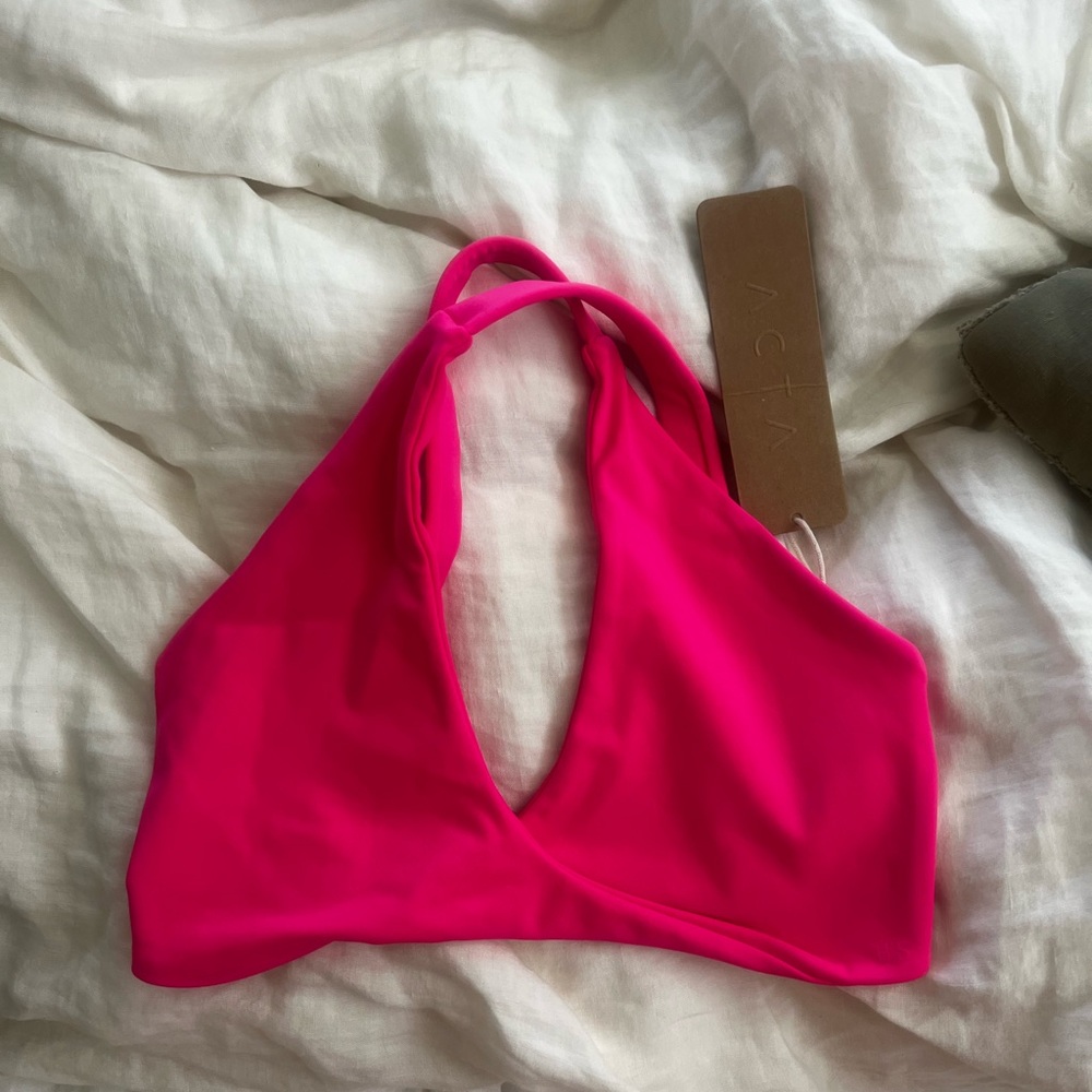 EVO Twist bra hot pink size small NWT